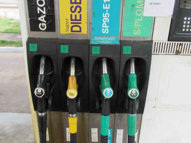 Pistolets automatiques de distribution de carburant