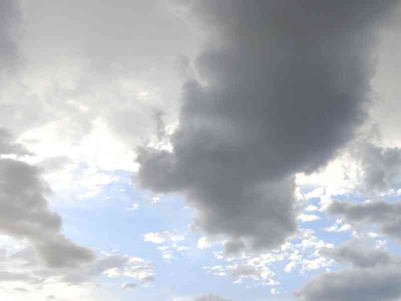 Ciel couvert de nuages épais et sombres, Foto gratis de cielo cubierto de nubes espesas y oscuras