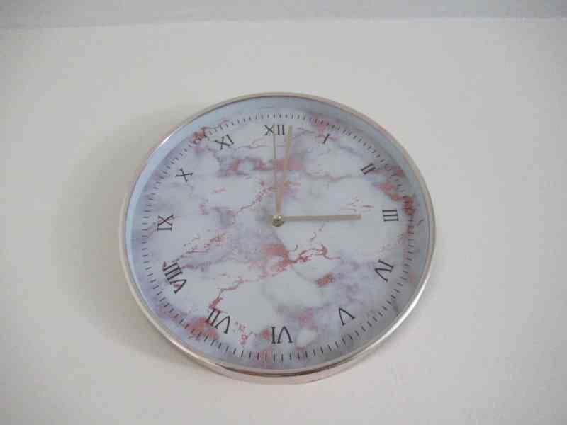 Horloge murale rustique en chiffre romain