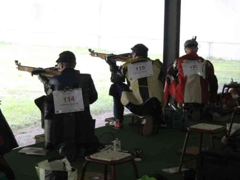 Tireurs en action – 44ᵉ Championnat de France de tir à l’arbalète match photo gratuite