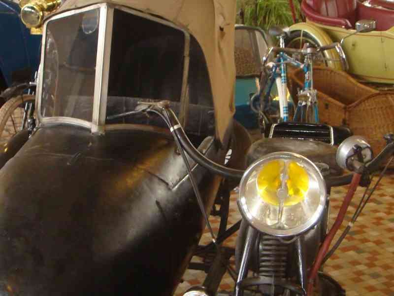 Moto ancienne avec side-car photo gratuite