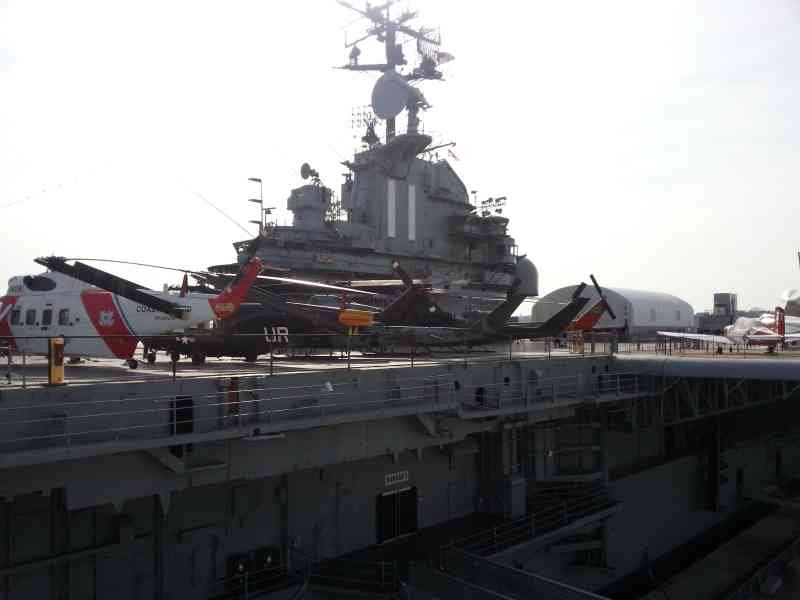 Des avions sur Intrepid Sea-Air-Space Museum à New York, États-Unis, pont de contrôle de navire de guerre photo gratuite