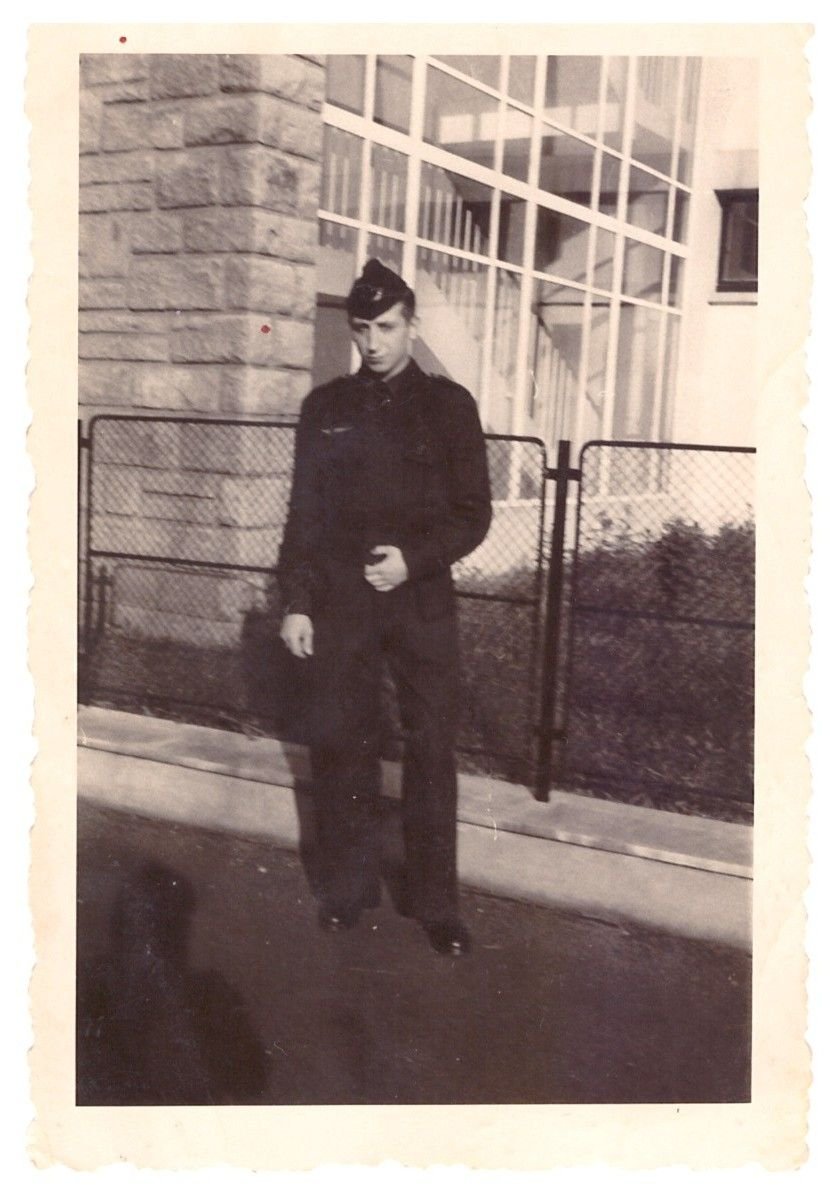 Officier de l'armée de l'air à Berlin 1960 photo ancienne gratuite