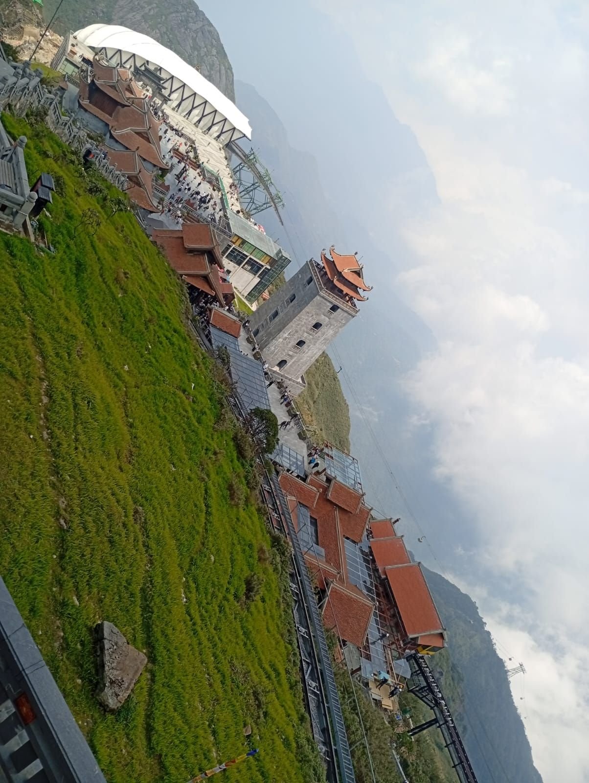 Complexe spirituel et touristique situé au sommet du mont Fansipan, Vietnam, photo gratuite