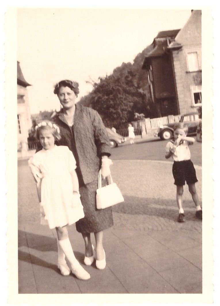 Vintage black and white photograph of a mother with her daughter (free image)