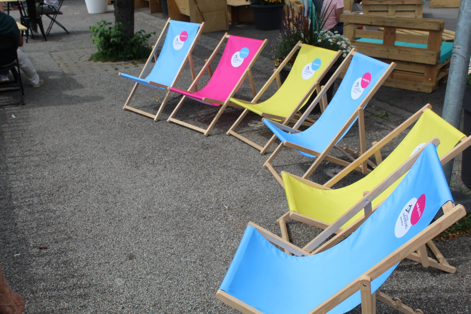 Chaises en bois de style chilienne, Luxembourg, photo gratuite