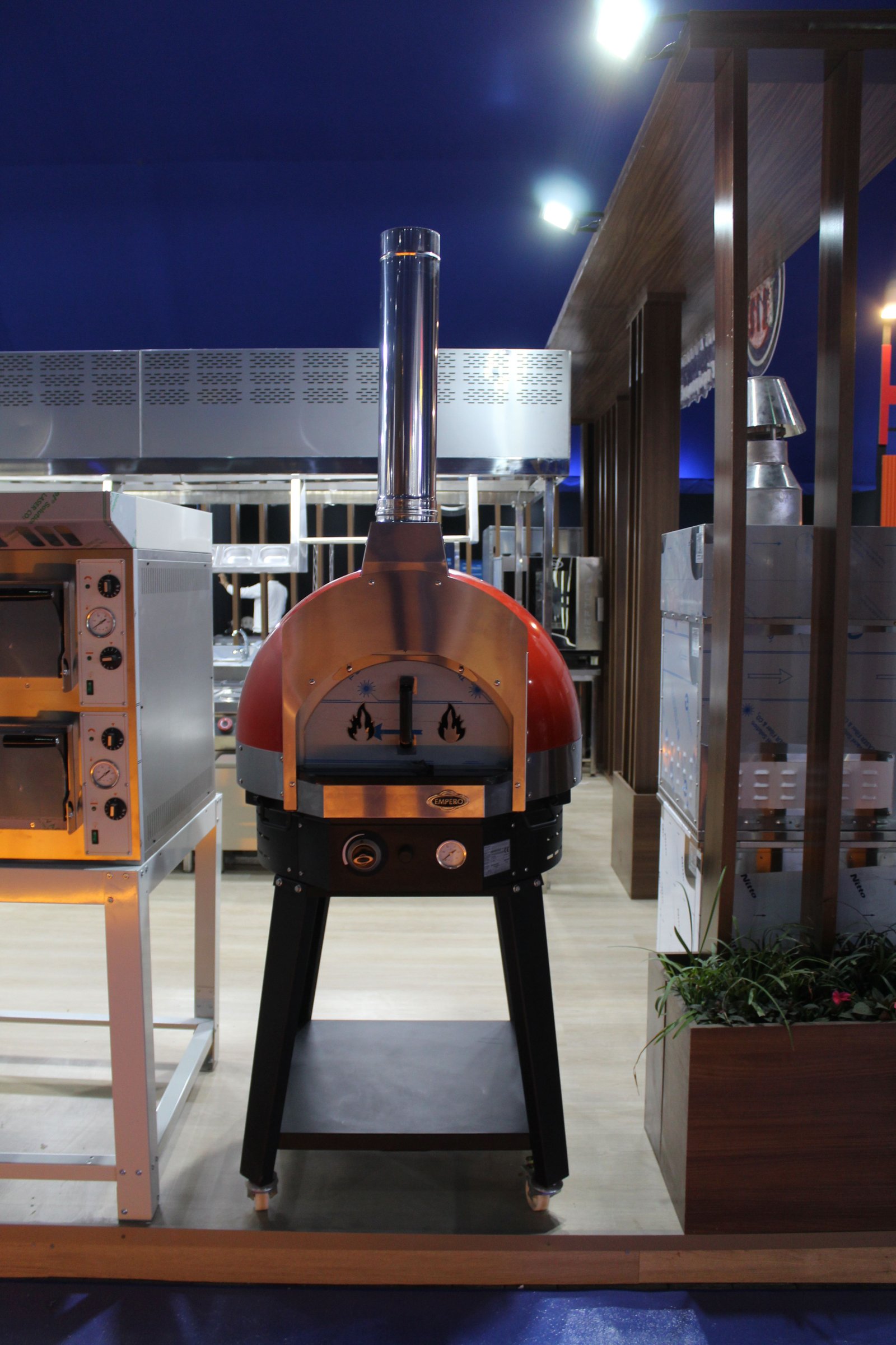 Un four à pizza professionnel, photo gratuite