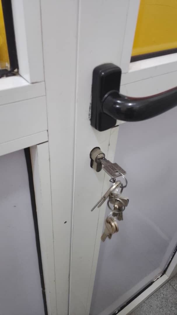 Keys, lock and door free photo