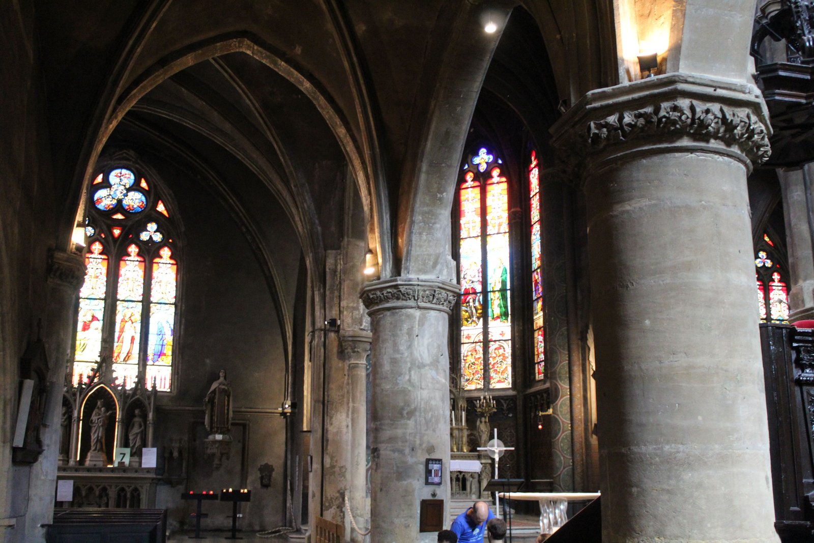 Intérieur de l'église Saint-Eucaire située à Metz, Moselle, photo gratuite