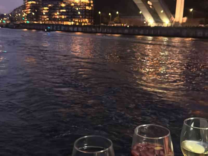 Croisière nocturne sur le fleuve Douro à Porto, au Portugal, photo gratuite