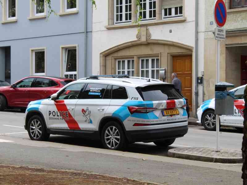 Voiture de patrouille de la Police grand-ducale luxembourgeoise, Echternach, photo gratuite