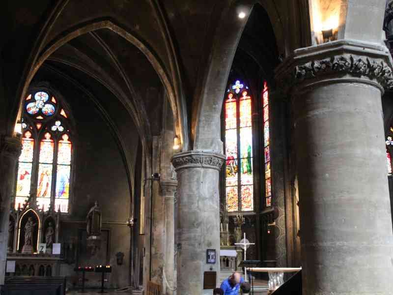 Intérieur de l'église Saint-Eucaire située à Metz, Moselle, photo gratuite